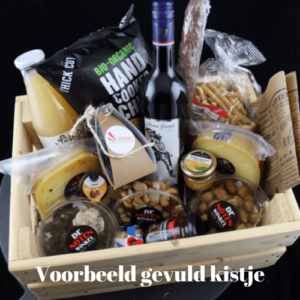 Voorbeeld gevuld houten kistje kerstpakket