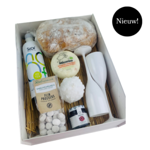 Witte kerstpakket medium. Een heerlijk kerstpakket met exclusieve kaas en delicatessen.