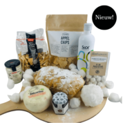 Witte kerstpakket large. Een prachtig wit kerstpakket met de lekkerste delicatessen van Nederland